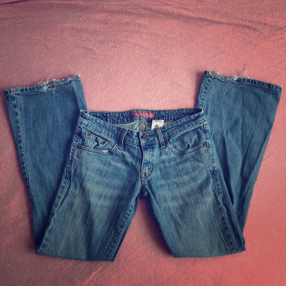 ⛔️SOLD⛔️ Levi’s 525 Too Superlow Flare